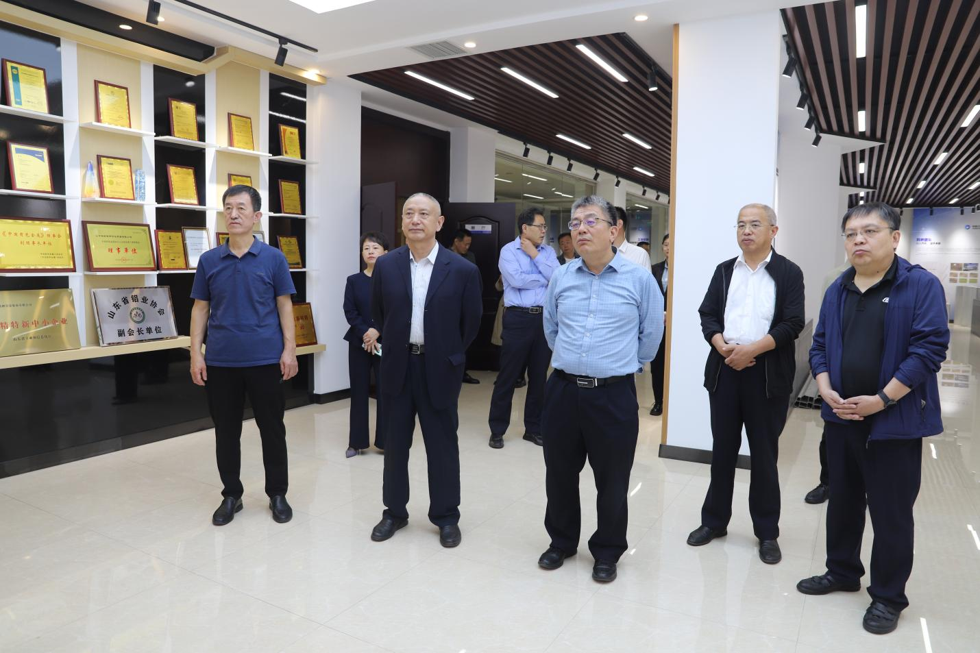 山東省市場監(jiān)管局二級巡視員、計量處處長趙風勇一行來山東三星集團調研
